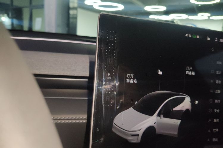 Tesla Model Y 2026 #14 Tesla Model Y 2026 car image #14