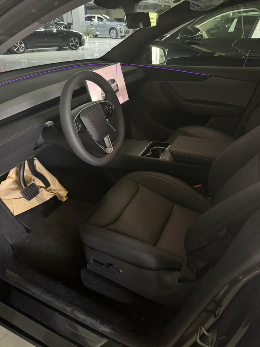 Tesla Model Y 2026 car image #5