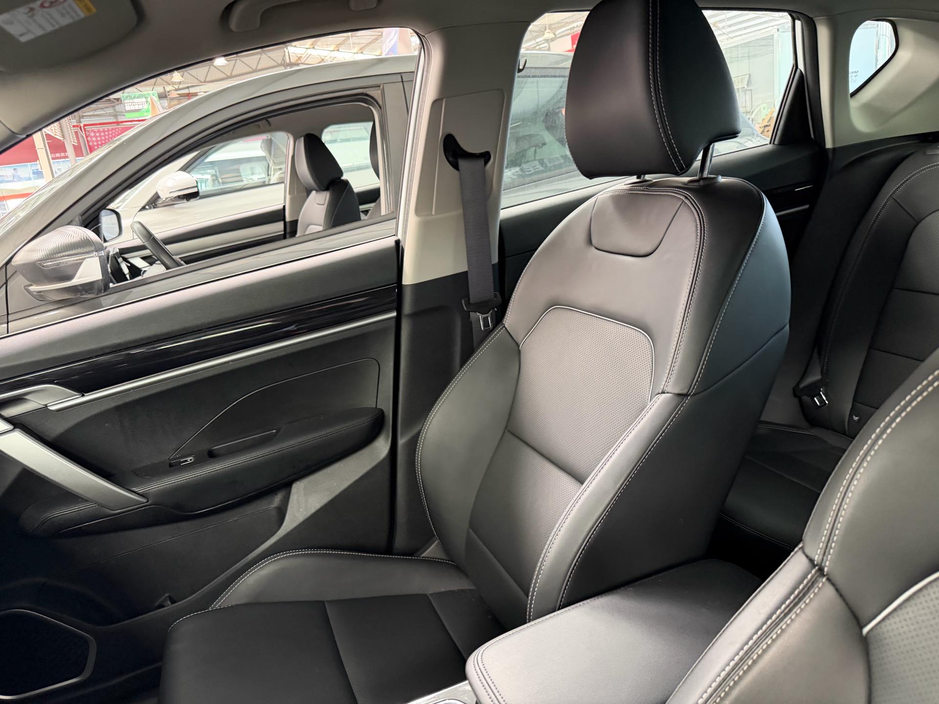 GEELY Coolray 2025 car image #3