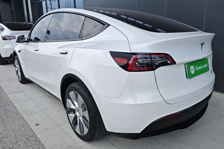 Tesla Model Y 2022 car image #5