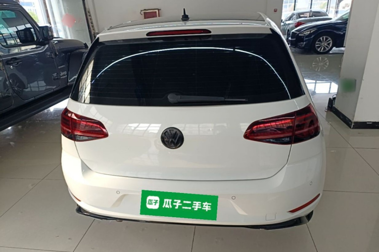 Volkswagen Golf 2020 car image #6