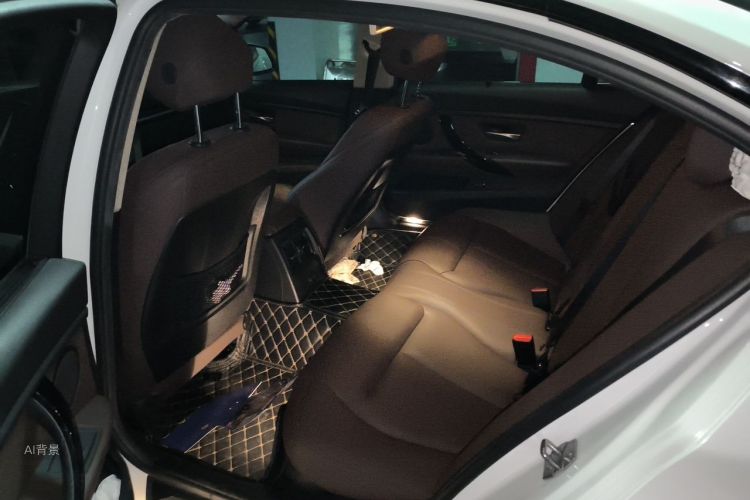 BMW 3 Series 2019 car image #19