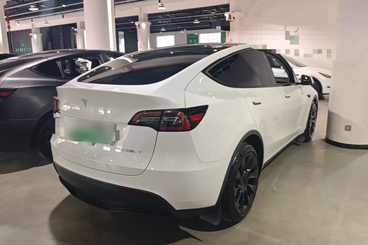 Tesla Model Y 2023 car image #7