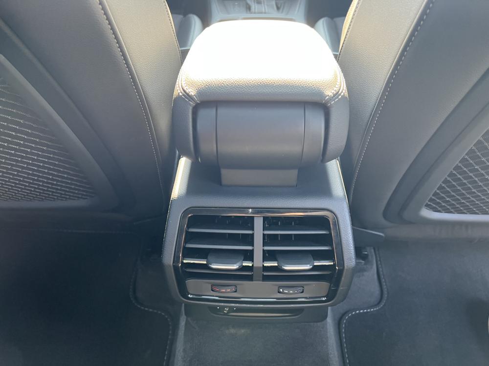 Audi Q3 2023 car image #10