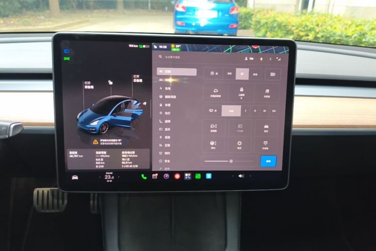 Tesla Model 3 2022 car image #17