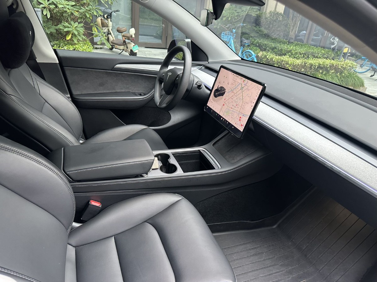 Tesla Model Y 2024 car image #5