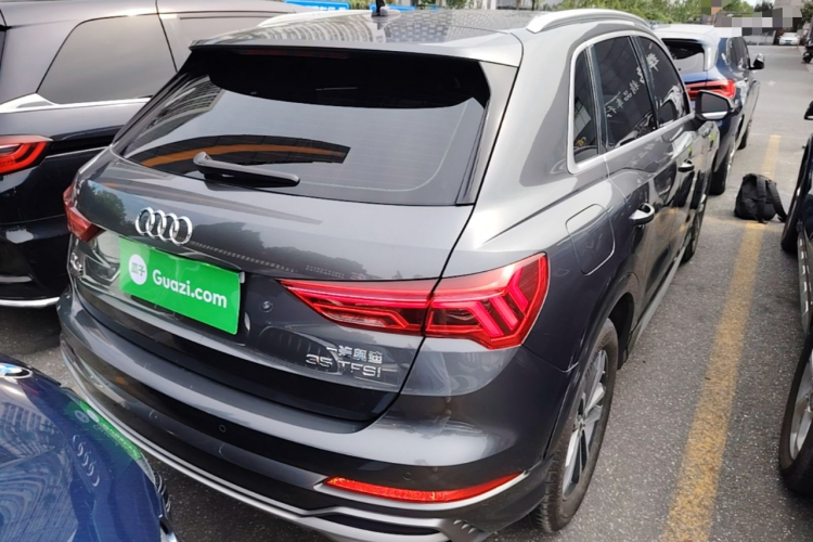 Audi Q3 2020 car image #5