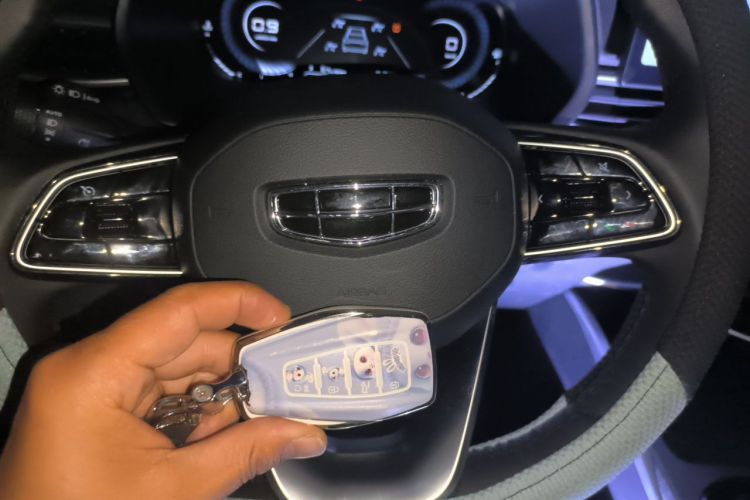 GEELY Emgrand 2024 car image #11