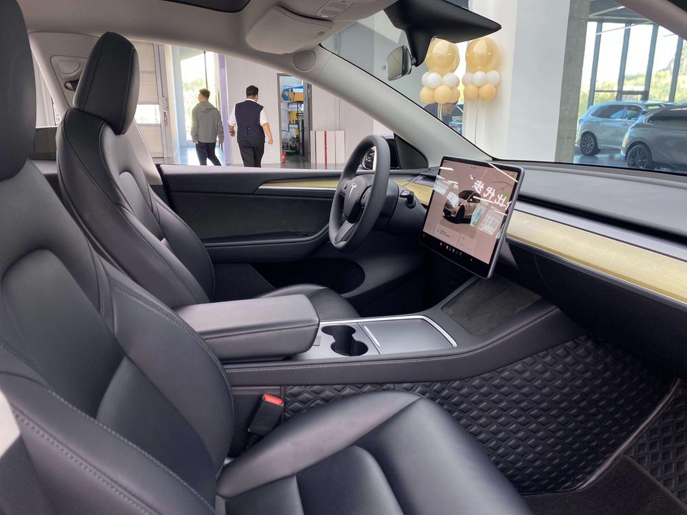 Tesla Model Y 2023 #27 Tesla Model Y 2023 car image #27