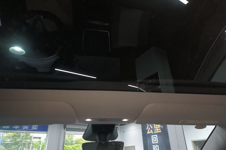 Tesla Model Y 2025 #18 Tesla Model Y 2025 car image #18