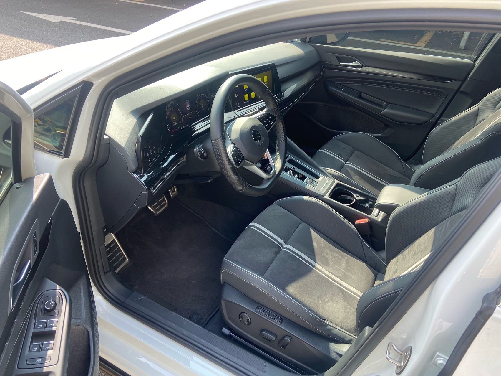2023 car image #9