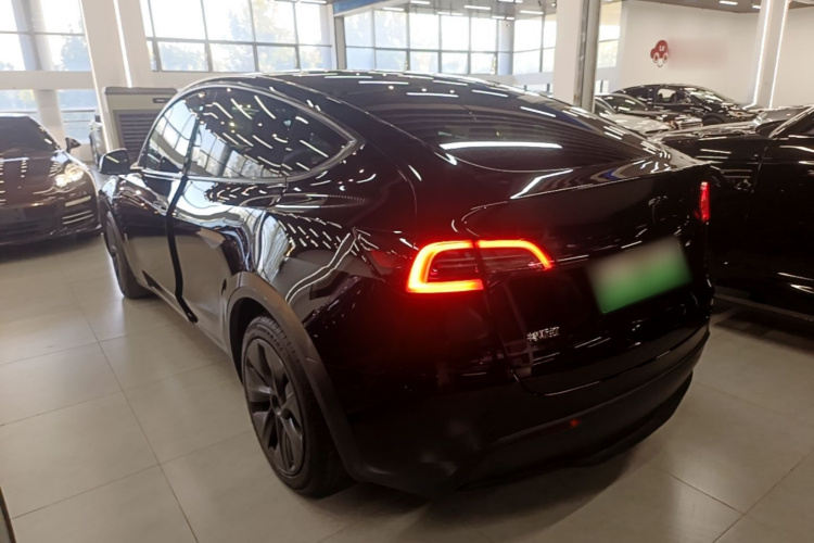 Tesla Model Y 2024 #5 Tesla Model Y 2024 immagine di auto #5