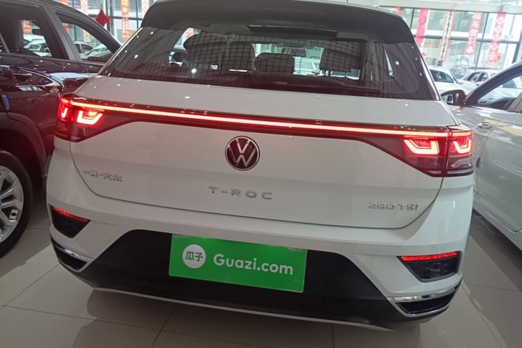 Volkswagen T-Roc 2024 car image #6