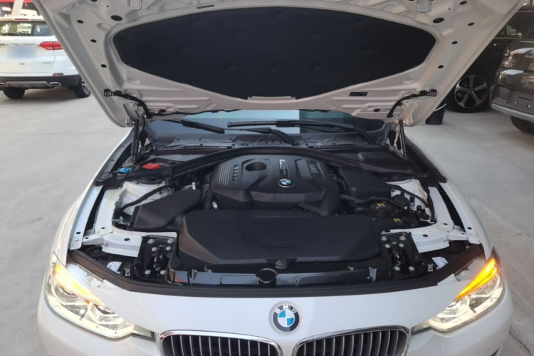 BMW 3 Series 2018 #22 BMW 3 Series 2018 car image #22