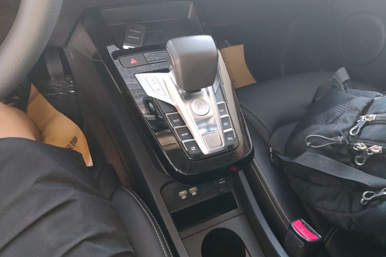 BYD Yuan New Energy 2019 #14 BYD Yuan New Energy 2019 car image #14