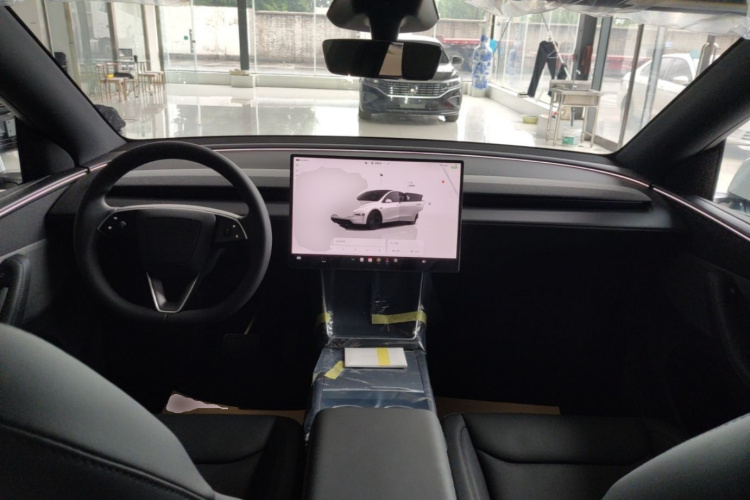 Tesla Model Y 2026 #11 Tesla Model Y 2026 car image #11