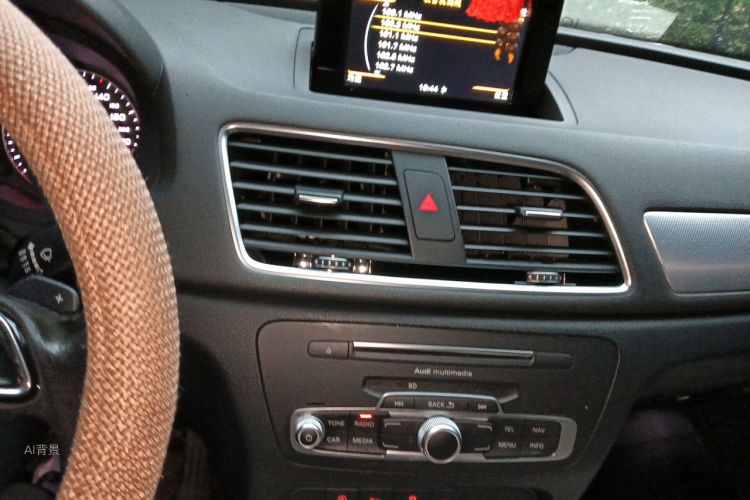 Audi Q3 2016 car image #15