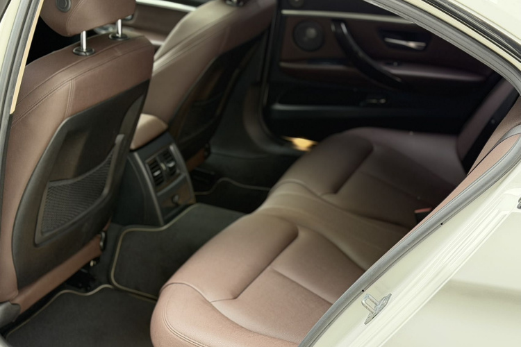 BMW 3 Series 2019 #12 BMW 3 Series 2019 car image #12