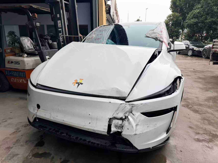 Tesla Model Y 2025 #10 Tesla Model Y 2025 car image #10