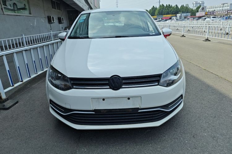 Volkswagen Polo 2016 car image #3