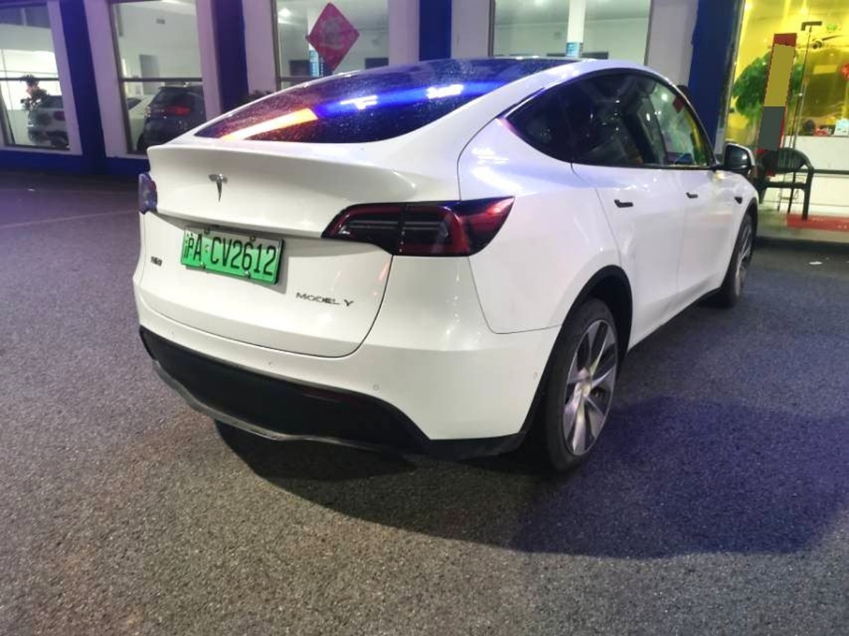 Tesla Model Y 2022 #4 Tesla Model Y 2022 car image #4