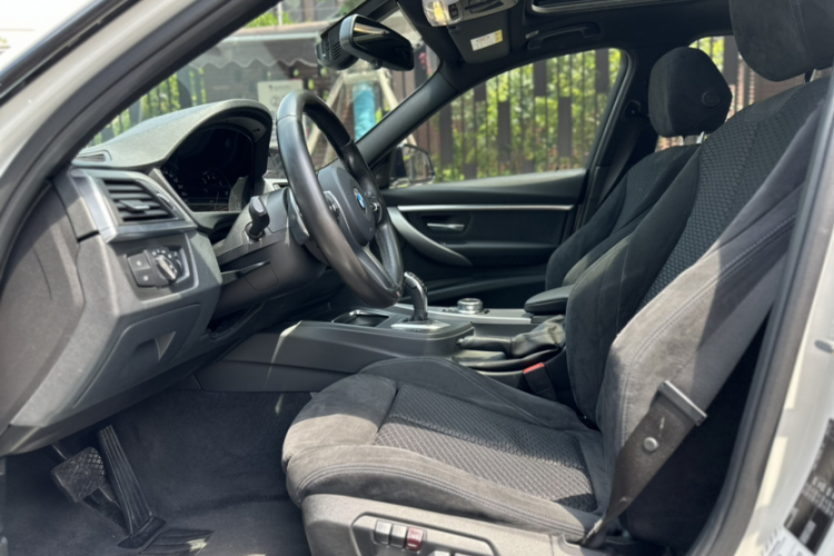 BMW 3 Series 2018 #9 BMW 3 Series 2018 car image #9