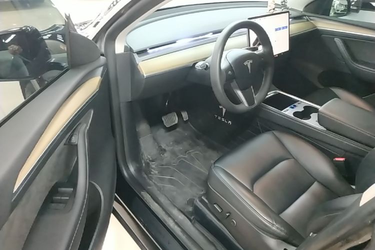 Tesla Model Y 2023 #16 Tesla Model Y 2023 car image #16