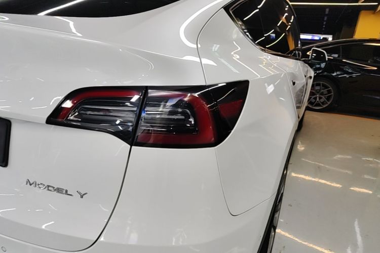 Tesla Model Y 2022 #5 Tesla Model Y 2022 car image #5