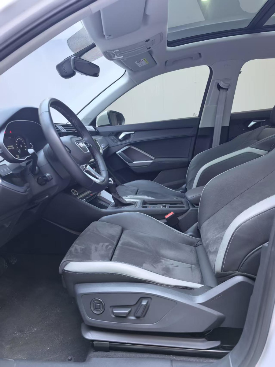 Audi Q3 2022 car image #7
