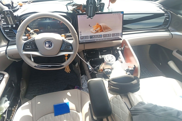 BYD Han 2024 car image #11