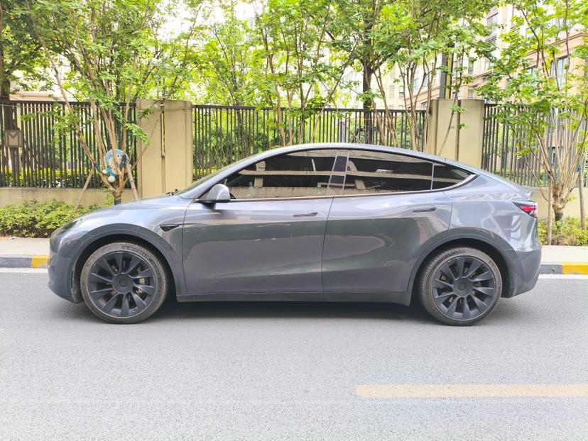 Tesla Model Y 2022 #4 Tesla Model Y 2022 car image #4