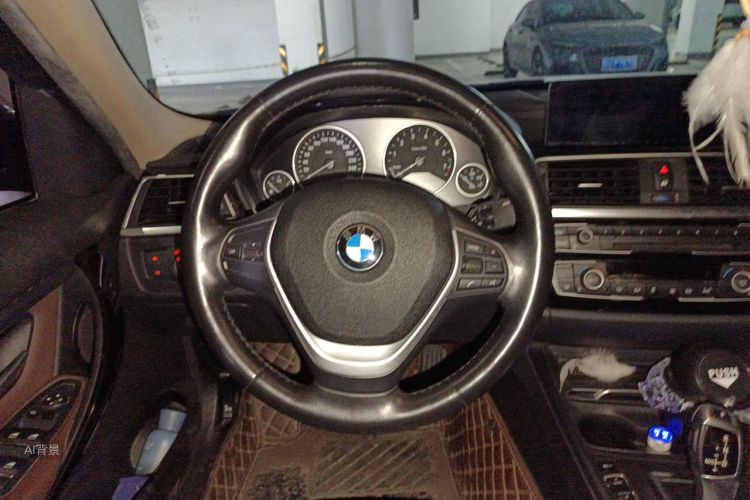 BMW 3 Series 2018 car image #12