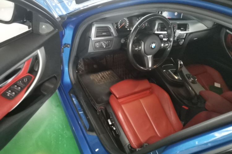 BMW 3 Series 2019 car image #16