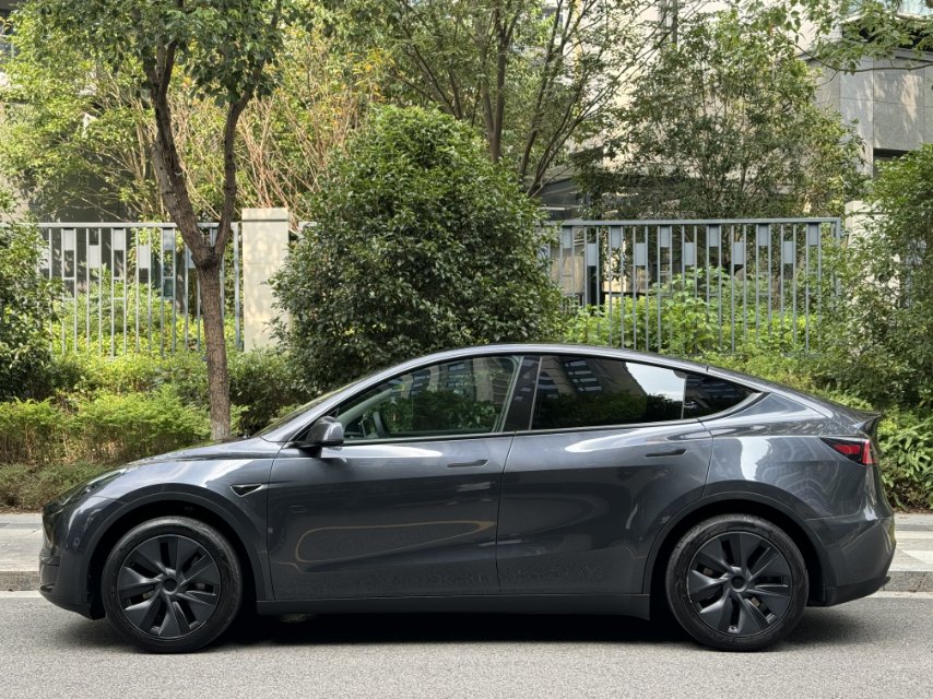 Tesla Model Y 2024 car image #3