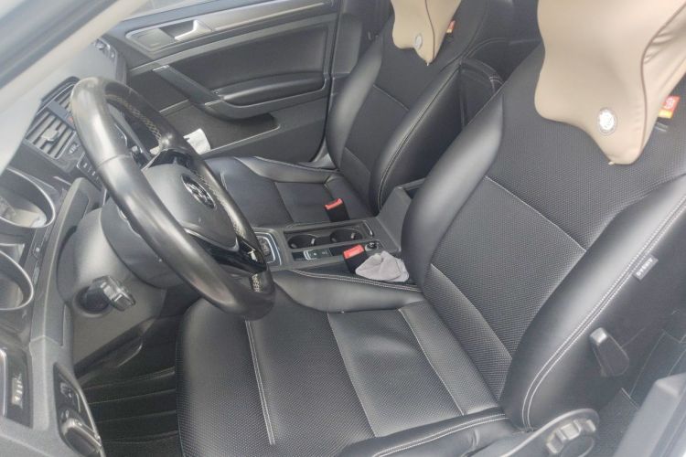 Volkswagen Golf 2017 car image #19