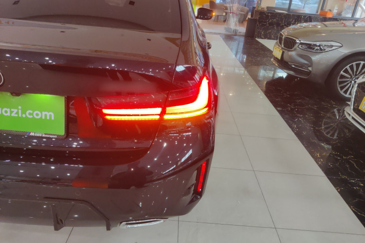 BMW 3 Series 2025 #8 BMW 3 Series 2025 car image #8