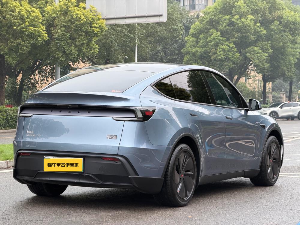 Tesla Model Y 2026 #6 Tesla Model Y 2026 صورة سيارة #6