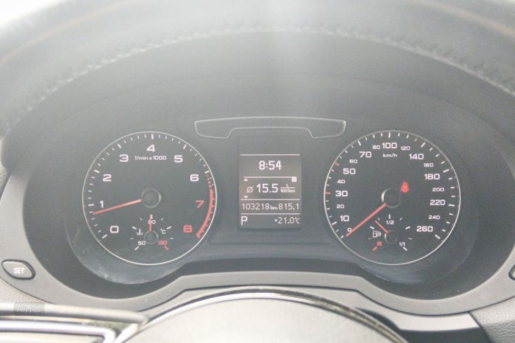 Audi Q3 2017 car image #13