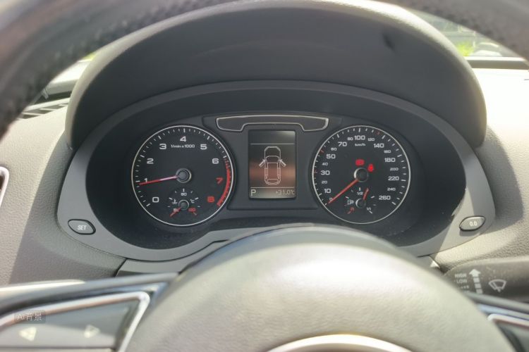 Audi Q3 2017 immagine di auto #13