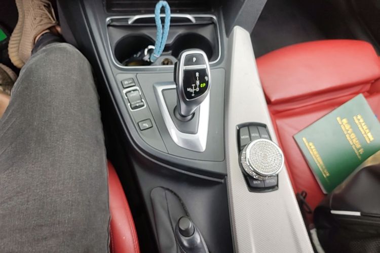 BMW 3 Series 2019 car image #14