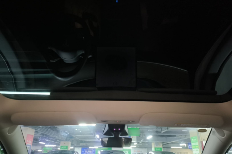 Tesla Model Y 2022 car image #18