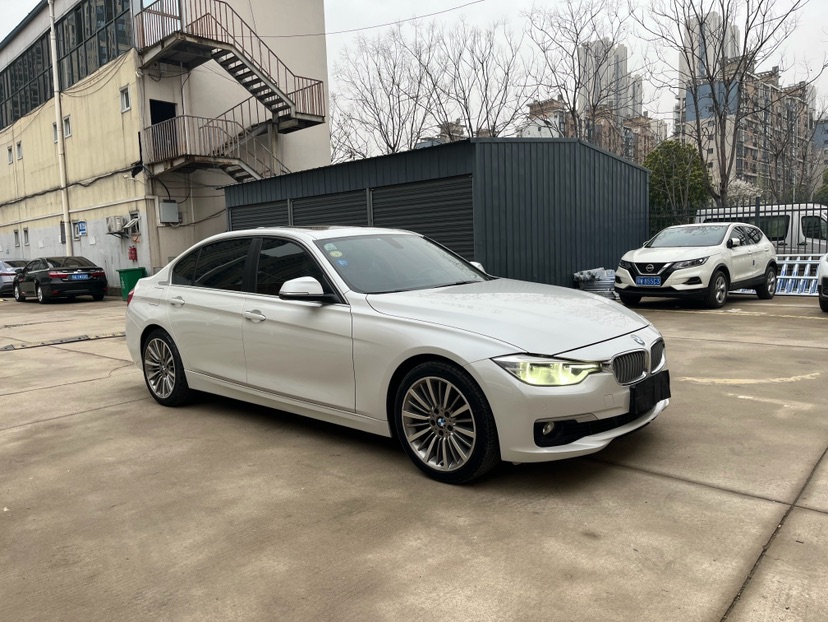 BMW 3 Series 2018 immagine di auto #2