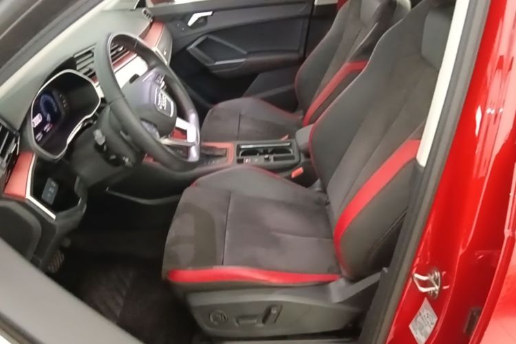Audi Q3 2019 car image #15