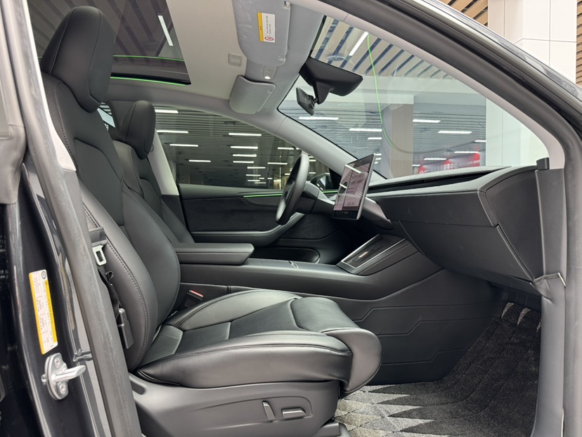 Tesla Model Y 2025 car image #20