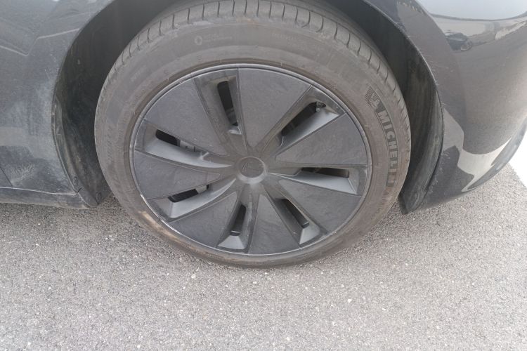 Tesla Model 3 2024 car image #9