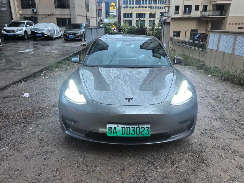 Tesla Model 3 2023 car image #2