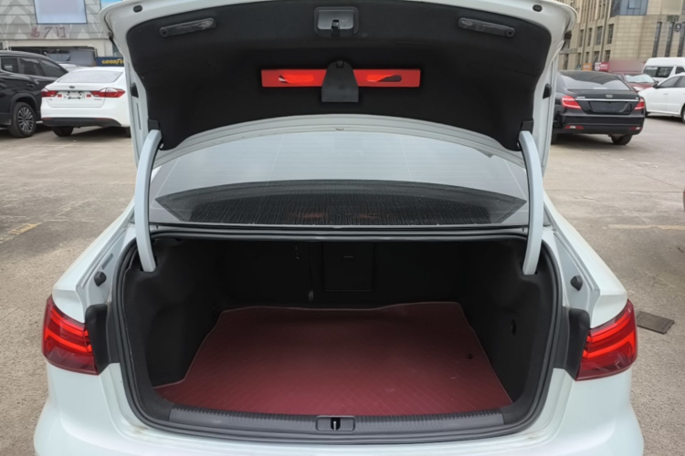 Audi A3 2018 car image #19