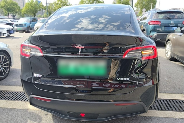 Tesla Model Y 2022 immagine di auto #4