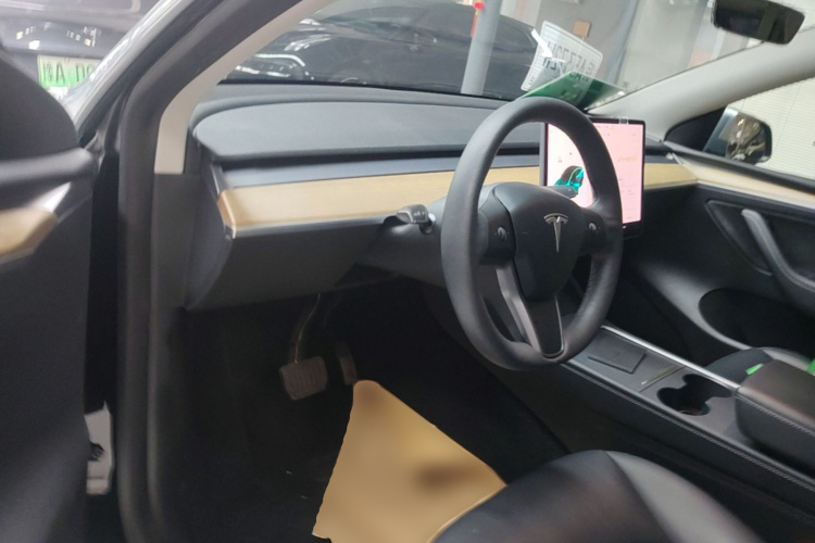 Tesla Model Y 2021 #16 Tesla Model Y 2021 car image #16
