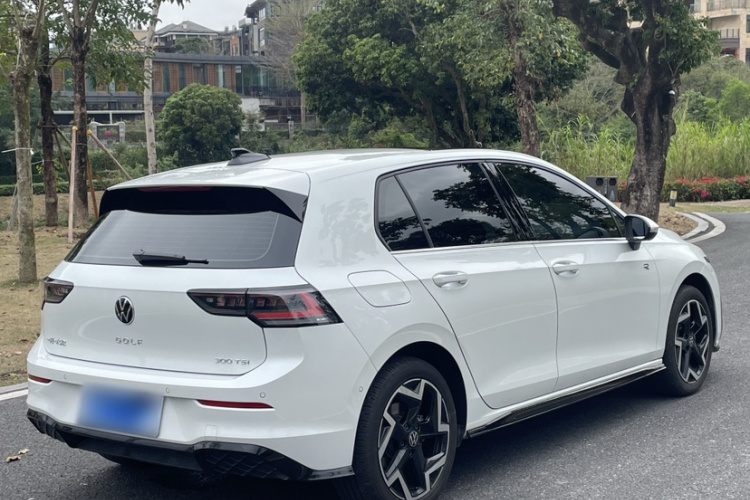 Volkswagen Golf 2025 car image #10